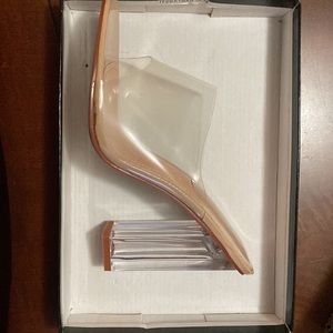 CLEAR CAPE ROBBIN HEELS